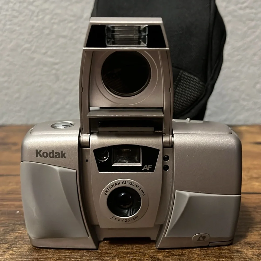 Kodak Advantix C400 Silver Film Camera with Black Case and Tripod